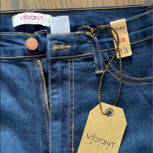NWT Vibrant High Waisted Skinny Jeans. Dark wash. Size 13.